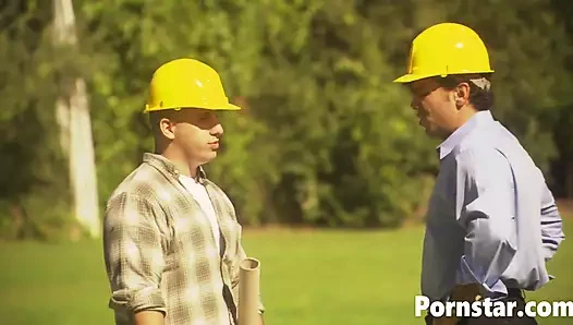 Güzel hatunlar lezley zen amcığı açık havada sikiliyor