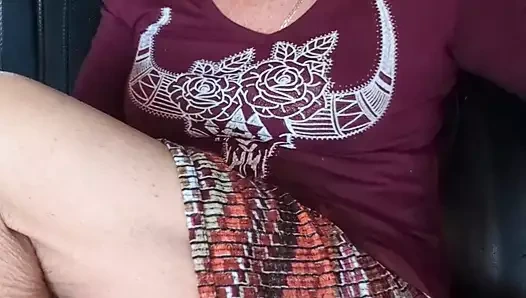 Şimdiye kadarki en ateşli orta yaşlı seksi kadın - köklerinden bahsediyor ve yeni hayranlardan bir istek alıyor