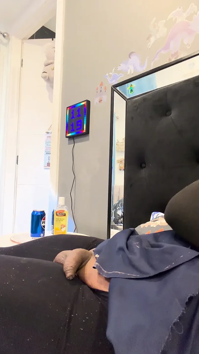 Kadın kılıklı oyun ve boşalma