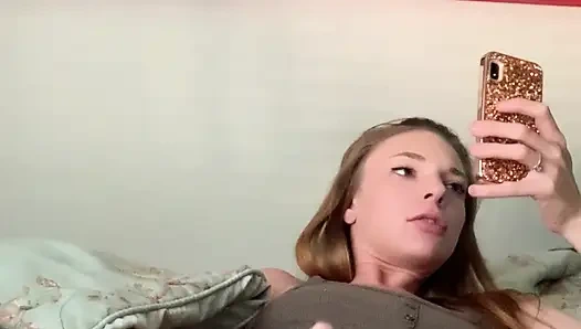 İyi bir kız gibi boşalıyor