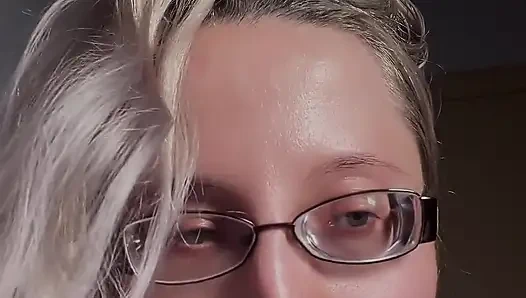 Kalın gözlüklü büyük memeli dildo oral seks lipglos 31 talimatı