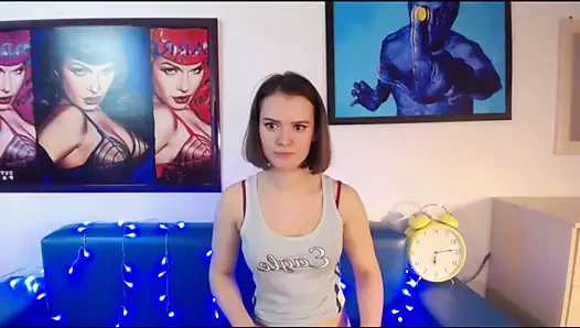 Seksi kamera kızı yuvarlak götünü gösteriyor