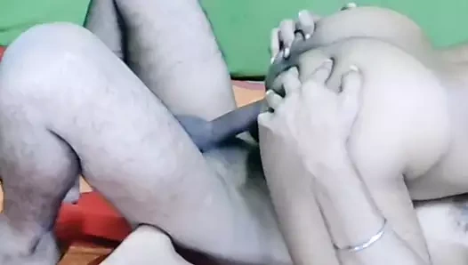 Okuldan eve geldim ve yarağımı emdi