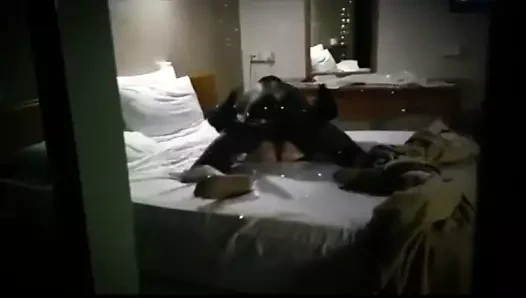 cuckold izlemekten hoşlanır