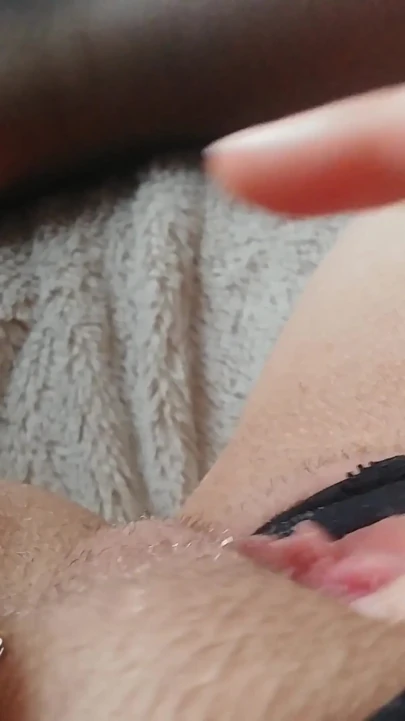 Seksi siyah külotla orgazm ve mastürbasyon
