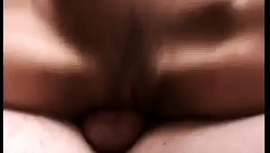 Yarak emen Alman hatun vücudunun her yerine sıcak döl alıyor