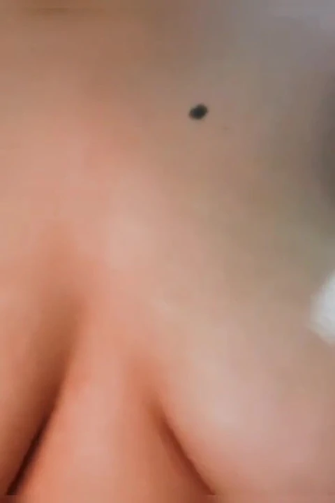 Ben senin seksi iska'nım, seksi figürümü gör, büyük göğüslerimi gör