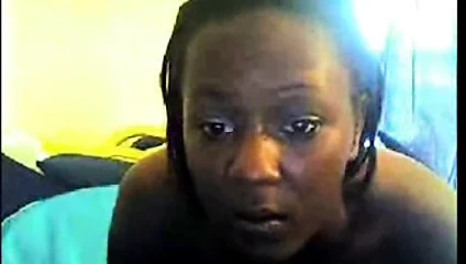 Sıcak 22yo siyah piliç döşeme üzerinde cam bölüm