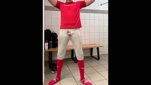 Альфа-веселье в раздевалке с Jockdad87 в бейсбольной экипировке