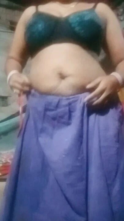 Büyük memeli Hintli evli kadın