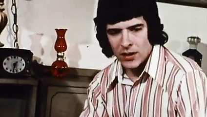 Paranın altına gömülü aşk