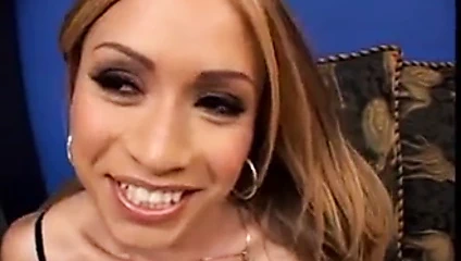 güzel latin transeksüel ile iki erkekler