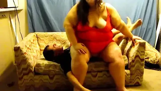 Hemşire Vicki ve Angie çift yüze oturuyor