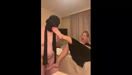 Ayaklarımı yalarken ayakla mastürbasyon