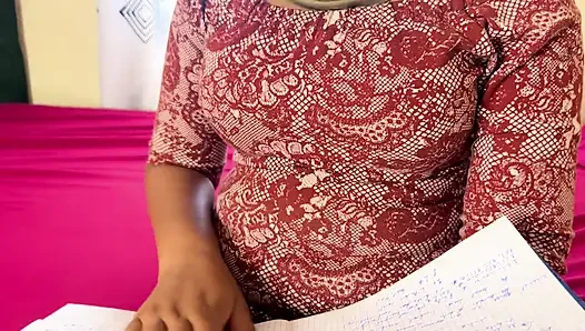 Üniversiteli kız revizyonu sırasında amına mastürbasyon yapıyor
