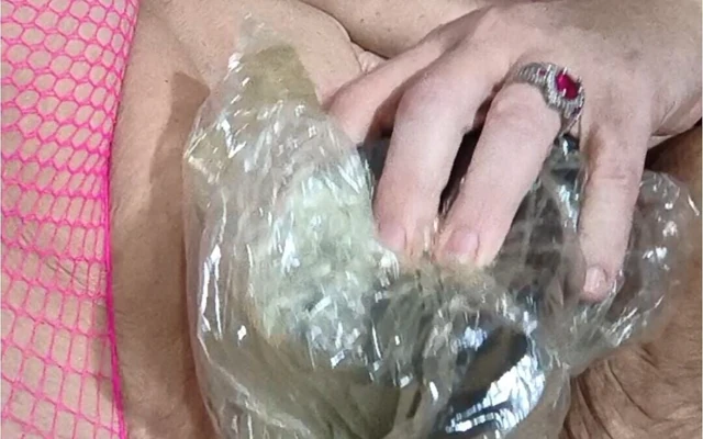Bu onu boşaltıp çığlık attığını gördüğüm en sapık prezervatif