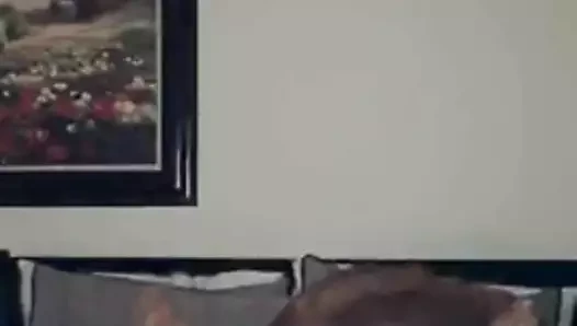 Olgun tabanlar yukarı ve kedi dövülerek