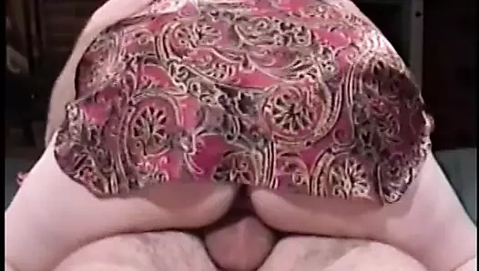 Kıllı adam banyoda büyük sarışın fahişeyi sikiyor