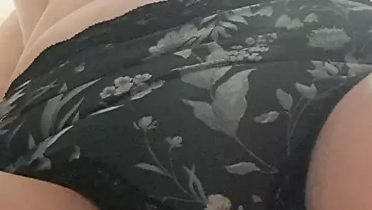 Üvey anne cep telefonunda porno izliyor mastürbasyona başlıyor