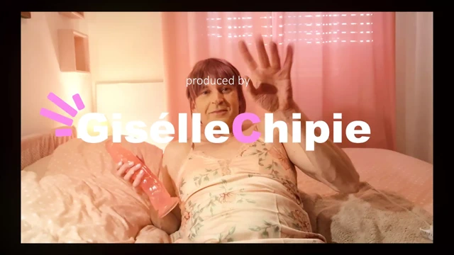 Kim benim pembe yapay penisimi sert bir horozla değiştirmek ister?