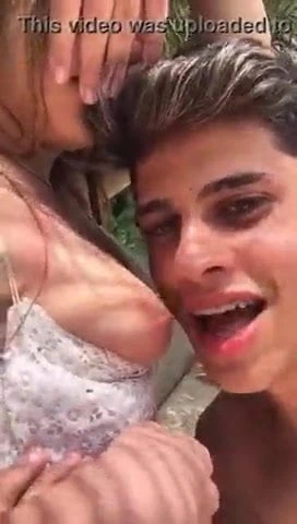 Milf que gosta de dar de mamar