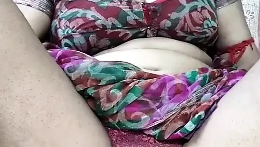 Sister-in-law sat on the chair and rubbed her black pussy in red tights and removed all the water