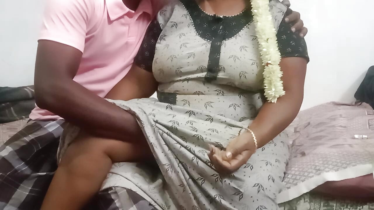 Tamil genç ev hanımı çok güzel ses büyük doğal meme uçları ateşli seksi vücut çok güzel amcık sert sikişiyor aldatan evli kadın