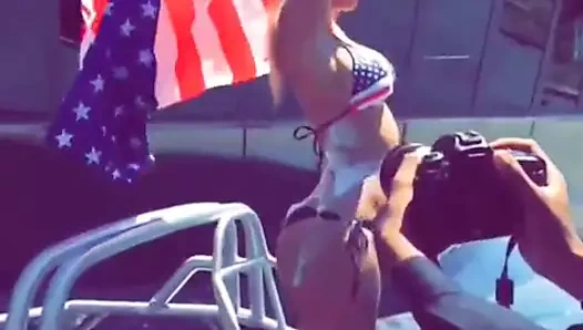 deux filles en maillot