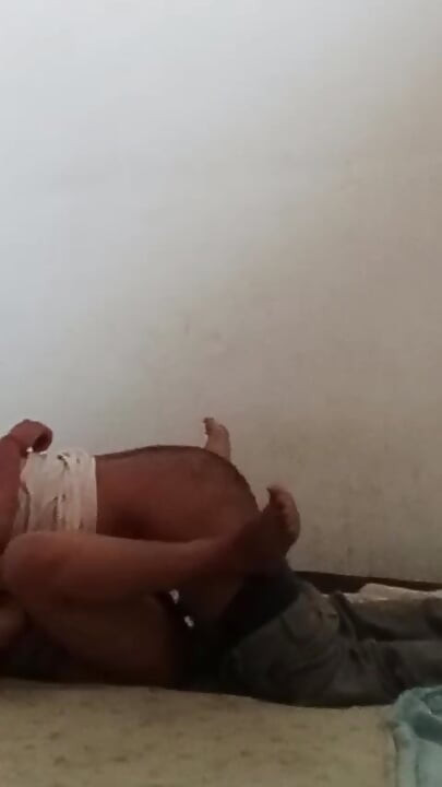 Hintli seks videosundaki bihari kız yarak emiyor
