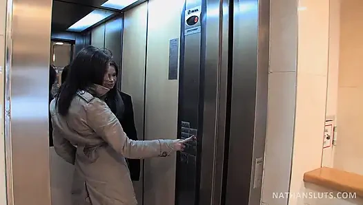 Lezbiyen öğrenciler ateşli anatomilerini yakından inceliyor