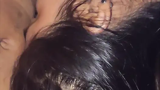 Üvey baba karısı yokken yarağını emmeme izin veriyor