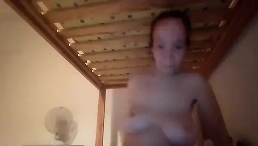 Çok sıcakım, hadi oynayalım mmmm