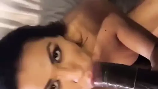 BBC için prezervatifle kafa veriyor