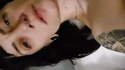 Envy X yemek beklerken YourSoCrushx'un kenarlarını açıyor