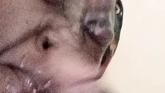 Ev yapımı büyük zenci yarağı oral seks ve büyük yüze boşalma