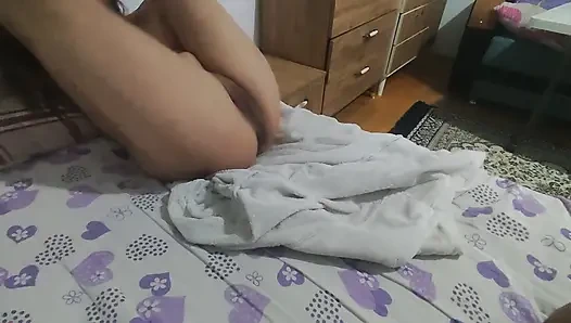 Kocam evde yokken çok azıyorum.