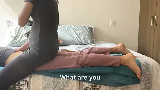 Komşum bana ateşli bir lezbiyen olmayı öğretiyor