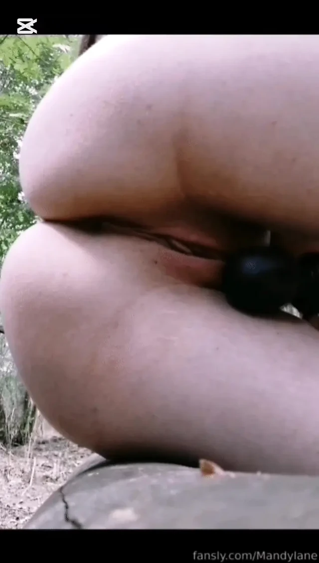 Мастурбирую в лесу с моим вибратором