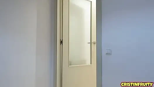 Sana gösterdiğim geçit töreninde evin etrafında çıplak dolaşmamı izle