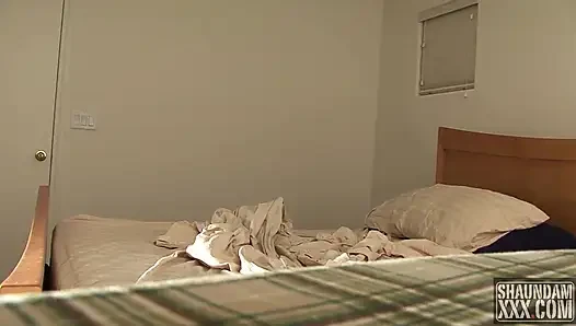 Shayla o amcığı cezalandırmama izin veriyor