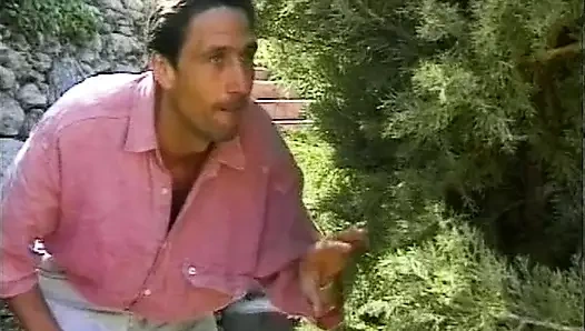 Sarışın Alman orta yaşlı seksi kadın büyük ve doğal göğüslerine boşalmaya bayılıyor