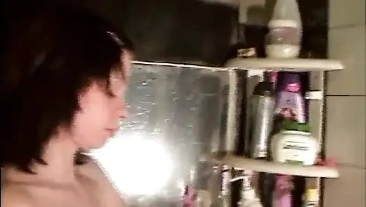 Banyoda duşta