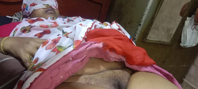 Hintli ulusal kadın karımın vajinasını yalamayı denedim ama yapamadım