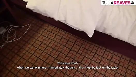 Ateşli kız amcığını yalatıyor ve sonra sikiliyor ve boşalıyor