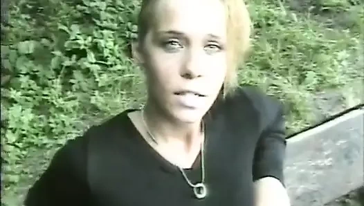 Çok ateşli azgın sürtüklerle 90'lardan amatör Alman porno videosu