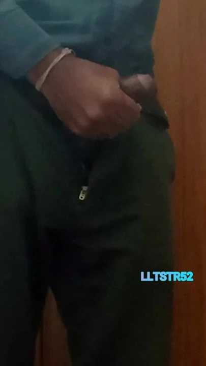 Yarağıma mastürbasyon yaparak çok boşalıyorum. (LLTSTR52)