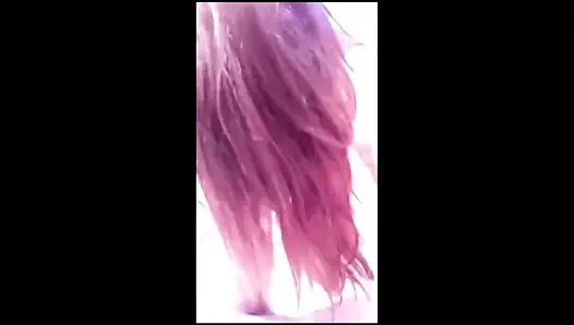 Tombul kızıl saçlı arka bahçede berbat ve sikikleri