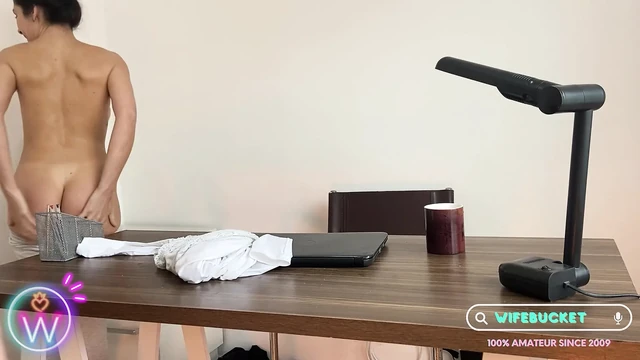 Ofiste Aldatan Evli Kadın