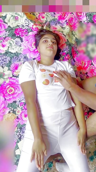 Güzel Hintli desi kız sıkı amcık sikişi, xxx seks videosu ilk kez sikişiyor