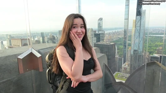 Rus edepsizce konuşuyor, amatör Fiona Brandy. Sert sikildi, gırtlağına kadar emildi ve dölü yuttu!